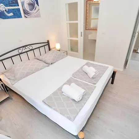 Bay House Rosohotnica